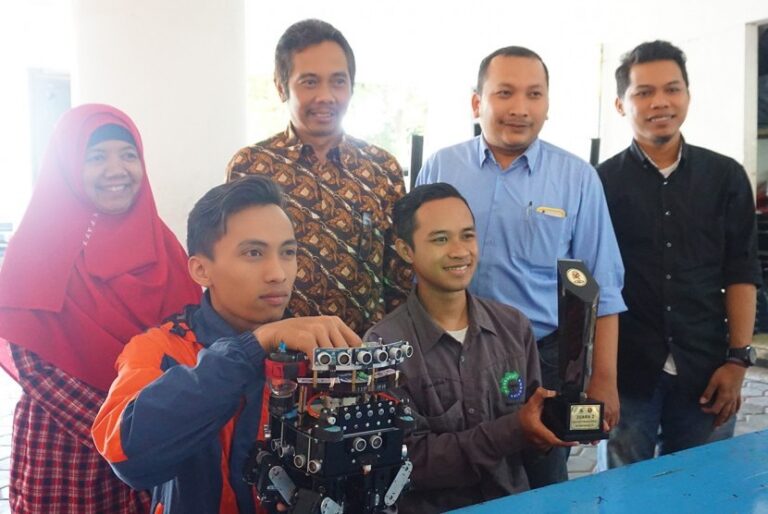UMM Elektro Raih Juara Dua Kontes Robot Indonesia